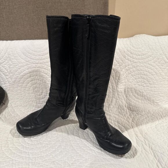 Clarks Women's Black Boots Size 8.5 - Picture 1 of 8